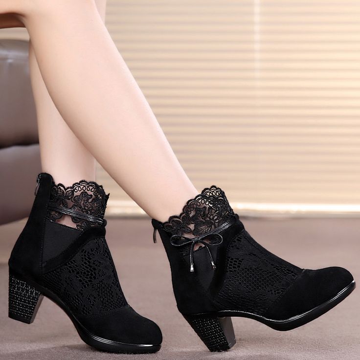 Medium Heels, Mode Shoes, Womens Black Booties, Spring Outfits 2022, Cute Spring Outfits, Boots Uk, Girly Shoes, Outfits 2022, Womens Shoes High Heels