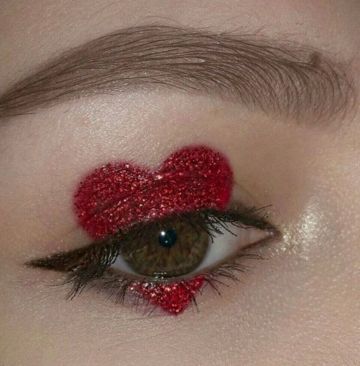 Catherine Pinkerton, Heartless Marissa Meyer, Alice In Wonderland Makeup, Queen Of Hearts Halloween, Queen Of Hearts Makeup, Wonderland Makeup, Tutorial Eyeshadow, Heart Costume, Queen Of Hearts Costume