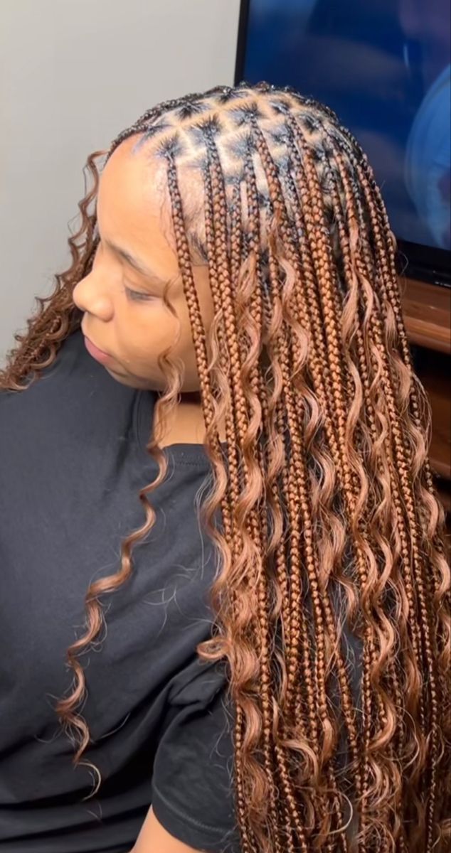 Brown Goddess Braids For Black Women, Colour 30 Boho Braids, Boho Braids Light Brown, Auburn Boho Knotless Braids, December Hairstyles For Black Women, Brown Goddess Knotless Braids, Brown Braided Hairstyles, Light Brown Goddess Braids, Hairstyles For December