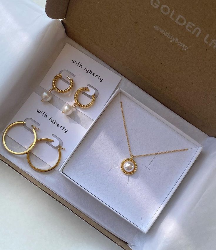 Jewelry Accessories Packaging Ideas, Aesthetic Packaging Ideas For Jewelry, Aesthetic Jewellery Packaging, Cute Jewellery Packaging, Jewellery Page Name Ideas For Instagram, Accessory Packaging Ideas, Packaging Design For Jewelry, Jewellery Business Aesthetic, Aesthetic Jewelry Packaging