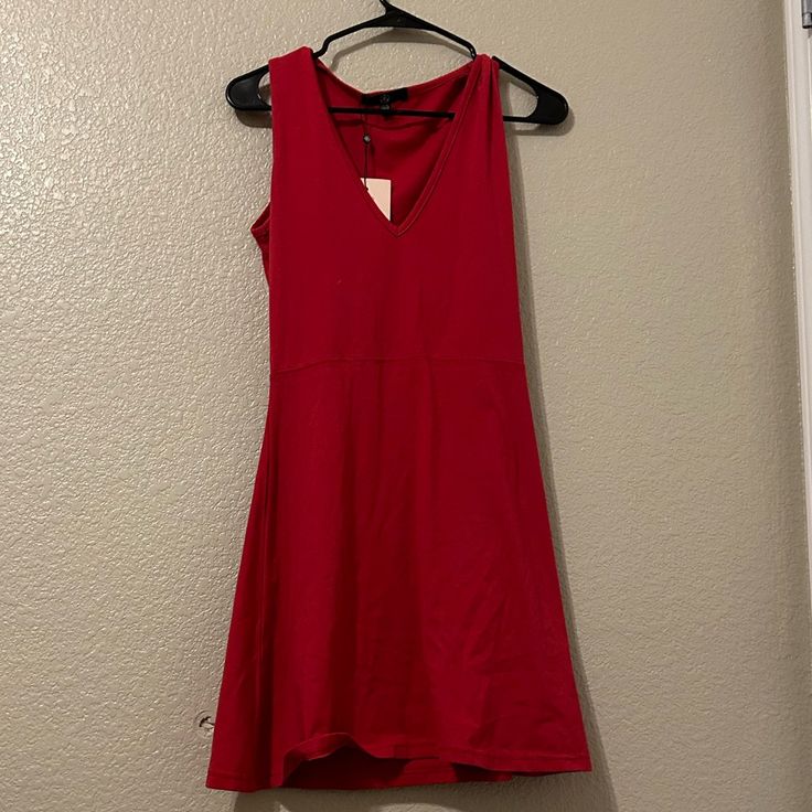 Never Worn Casual Red V-neck Sleeveless Dress, Red V-neck Sleeveless Casual Dress, Casual Red Sleeveless V-neck Dress, Red Sleeveless Dress For Night Out In Spring, Red Sleeveless Dress For Spring Date Night, Red Sleeveless Dress For Date Night In Spring, Casual Red Mini Length Sleeveless Dress, Casual Red Sleeveless Dress For Night Out, Red Casual Sleeveless Dress For Night Out