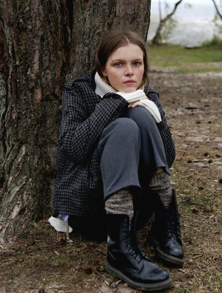 Lundlund : ELLE Sweden : 7 Countryside Fashion, Serial Experiments Lain, Kentish Town, Elle Fashion, Alfred Stieglitz, Country Wear, Cottagecore Fashion, Mode Casual, Fall Photoshoot