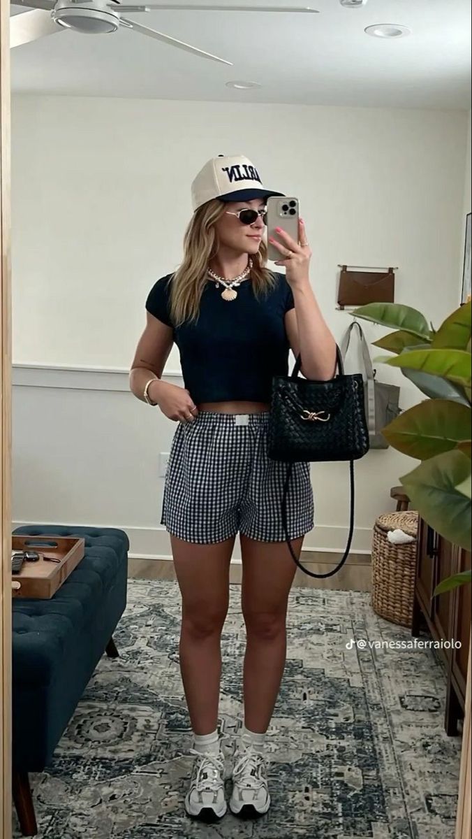 Comfy Summer Night Outfit, Everyday Outfit Inspiration Casual, Cute Athleisure Outfits Summer, Nyc Summer Outfits 2024, Casual Summer Outfit Inspo 2024, Casual Summer Night Outfit, Fashion Europe Summer, Summer Athleisure Outfits, Road Trip Outfit Summer