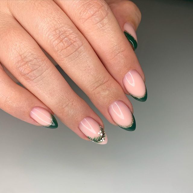 30 Best Winter Almond Nail Art to Try Holiday Nails Christmas, December Nails, October Nails, Nagel Tips, Christmas Gel Nails, Christmas Nails Easy, Simple Gel Nails, Her Nails, Short Acrylic Nails Designs