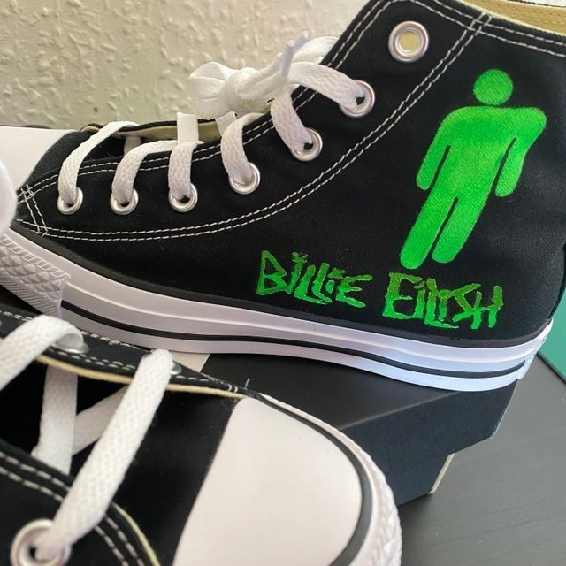 Green Billie Eilish, Drawing On Converse, Billie Merch, Billie Eilish Birthday, Billie Eilish Merch, Converse Design, Custom Sneakers Diy, Custom Shoes Diy, White Nike Shoes