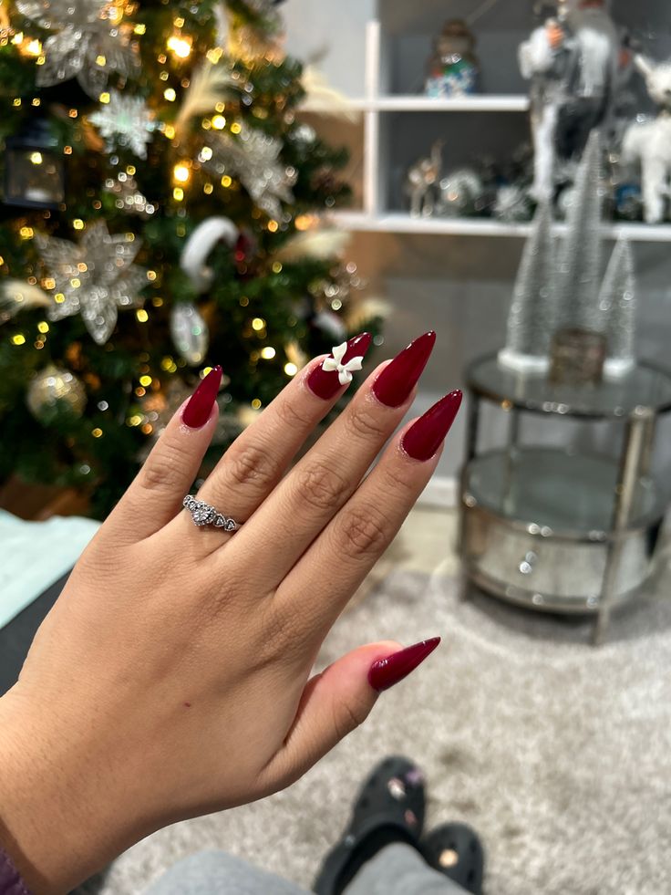 Cherry Nails Christmas, Marron Red Nails Acrylic, Wine Red Christmas Nails, Wine Christmas Nails, Red Nails Birthday, Wine Red Nails Designs, Red Coquette Nails, Red Nails Winter, Nails Cherry Red