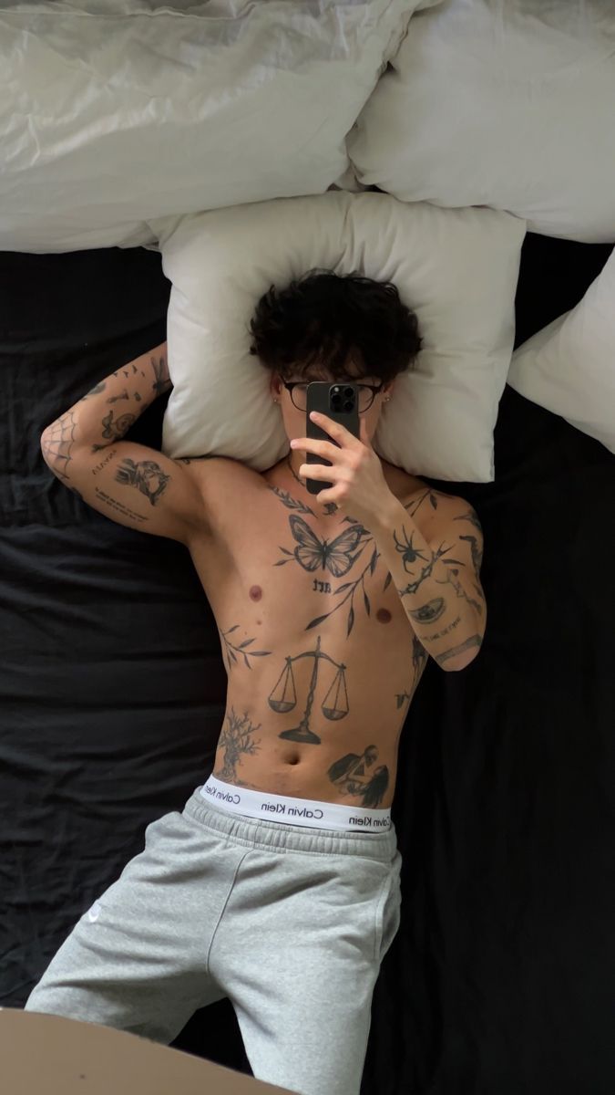 @thomaasjqt Tattoo by  Reed Amador Abs With Tattoos Men, Mens Body Tattoos Aesthetic, Womans Body Tattoos, Male Sternum Tattoo, Tattoo Guy Aesthetic, Male With Tattoos, Attractive Tattoos Men, Tattoos On Men, Men With Tattoos