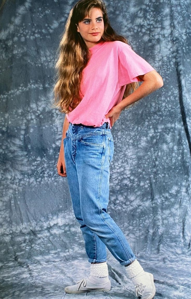 1986 Womens Fashion, 80s Footloose Outfits, 1980s Fashion Women Outfits Casual, Everyday 80s Outfit, 1985 Womens Fashion, 80s Female Fashion Retro, 80s Orange Outfit, 80s Denim Outfit Women, Womens 80s Outfits