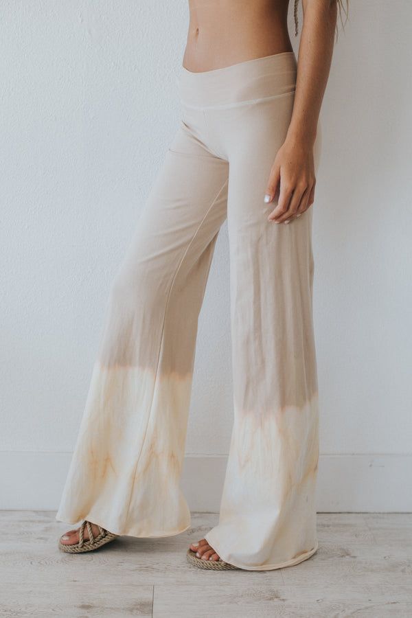 Easy Going Pants in Beige – Mora Surf Boutique Tie Dye Cotton Hippie Bottoms, Hippie Tie Dye Cotton Bottoms, Hippie Cotton Tie-dye Bottoms, Fitted Acid Wash Cotton Bottoms, Fitted Acid Wash Cotton Pants, Summer Acid Wash Cotton Pants, Fitted Cotton Hippie Pants, Fitted Hippie Cotton Pants, Comfortable Fitted Beige Bottoms