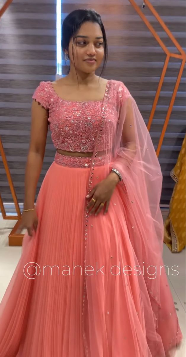 Peach Color Lehenga Indian Weddings, Leghanga Half Saree Blouse Design Net, Long Gown For Reception Indian, Necklace For Pink Lehenga, Netted Blouse Designs For Lehenga, Lehanga Designs Net, Lehenga Skirt Designs Latest, Crop Top Lehenga Net, Leghanga Half Saree Blouse Design