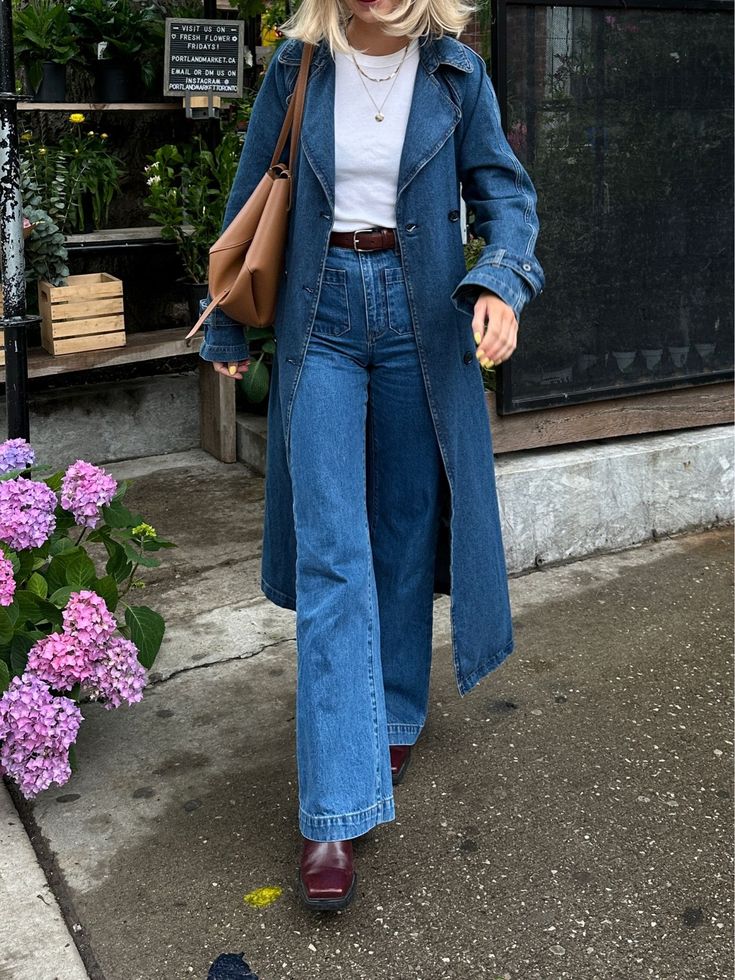 Fall Fashion Trench Coat, Fall Denim On Denim Outfit, Fall Denim Overall Outfits, How To Dress Up Blue Jeans, Denim Jeans And Jacket Outfit, Denim Trench Coat Outfit Street Chic, Denim Trench Coat Outfit 2024, Denim On Denim Outfit Fall, Summer Trench Coat Outfit