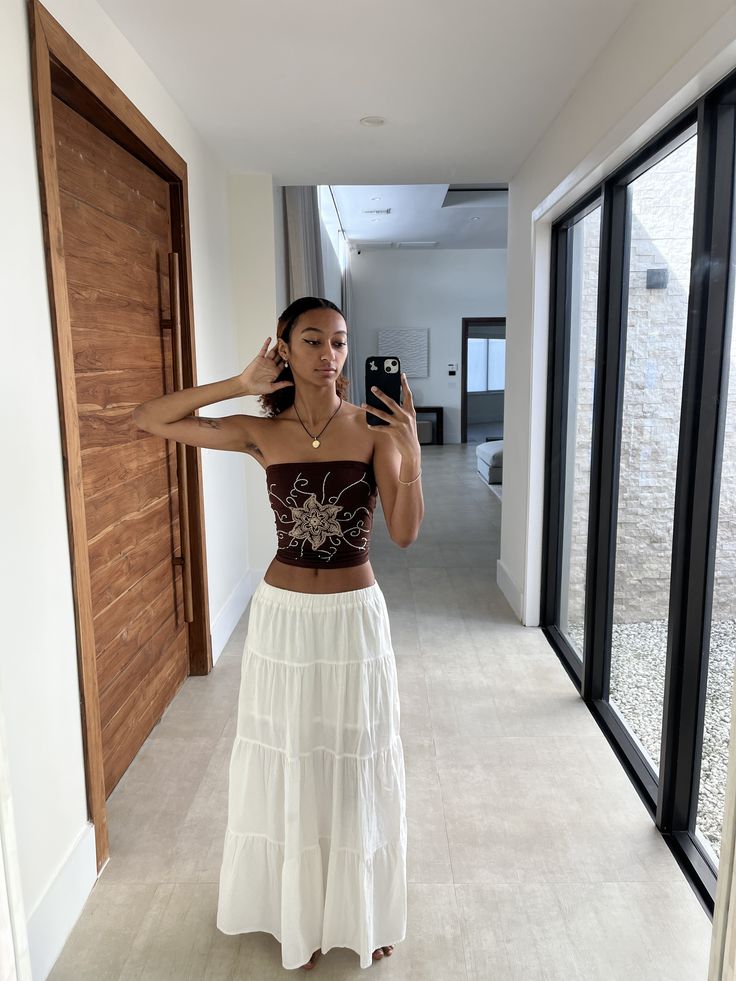 Boho Skirt Outfit, Brown Tube Top, White Maxi Skirt Outfit, Maxi Skirt Outfit Summer, White Skirt Summer, Long Brown Skirt, Brown Maxi Skirts, White Skirt Outfits, Tube Top Outfits