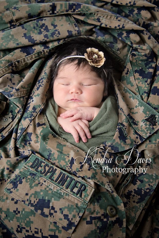 NIÑOS....❤ Military Baby Pictures, Usmc Baby, Marine Baby, Military Baby, Baby Boy Newborn Photography, Military Photography, Foto Newborn, Newborn Photography Boy, Baby Poses