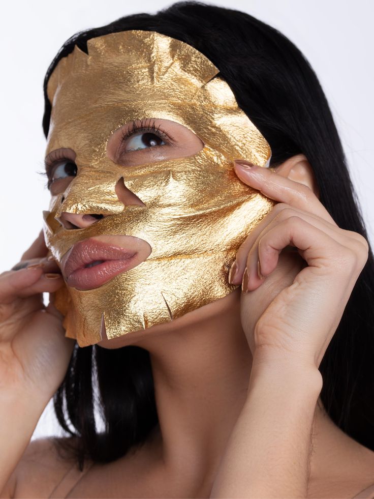 Introducing the opulent Gold Skin Bundle – a trio of luxurious skincare treasures designed to elevate your beauty routine to new heights. Discover the rejuvenating power of gold with our Gold Foil Eye Mask, Gold Foil Face Mask, and Cryo Stainless Gua Sha.Gold Foil Eye Mask - Say goodbye to dark under eyes and hello to a brighter look with our Gold Foil Eye Masks. Infused with Bakuchiol, CoQ10, and Hyaluronic Acid.The sparkle never stops with our Gold Foil Eye Masks! Made with invigorating ingred Best Teen Girl Gifts, Aesthetic Face Mask, Skin Gym, Gold Facial, Gold Face Mask, Retinol Alternative, Pinterest Predicts, Collagen Facial, Gold Skin