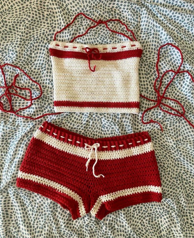 Pink Crochet Set, Matching Crochet Ideas For Friends, Crochet Sets, Pattern For Crochet, Crochet Bikinis, Cheyenne Mountain, Bikinis Crochet, Mode Crochet, Crochet Short