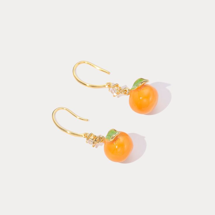 Indulge in the juicy sweetness of summer with our Orange Earrings. These lovely accessories will add a touch of vibrancy and whimsy to your style. With refreshing colors and a fashionable design, they are perfect for adding an elegant and joyful touch to any outfit. Embrace the joy of summer with our Orange Earrings. DETAILS Plating: 18K Gold Materials: 18K Gold on Brass, Enamel, Cubic Zirconia Size: 1.42 "*0.59"(3.6c m*1.5cm) Weight: 10.5g Orange Earrings For Summer Gifting, Dainty Dangle Earrings For Summer, Sweet Gold Dangle Jewelry, Yellow Gold Drop Earrings For Summer, Summer Gift Yellow Gold Earrings, Apricot Drop Earrings For Gifts, Cute Orange Dangle Jewelry, Gold Earrings With Fruit Design For Gift, Cute Orange Drop Earrings