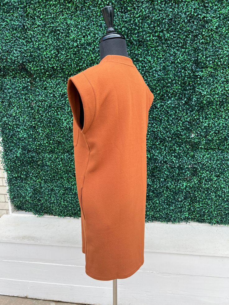 Stay chic and comfortable in our Athleisure Cap Sleeve Dress. Made with a textured fabric, this dress comes in rust or chartreuse and features a front pocket and pockets at the hips - perfect for Fall! From the She and Sky brand. Chic Fall Fashion, Burnt Orange Dress, Cap Sleeve Dress, Blouse Tank Top, Maxi Dress Cocktail, Tres Chic, Capped Sleeve Dress, Women Clothing Boutique, Pocket Dress