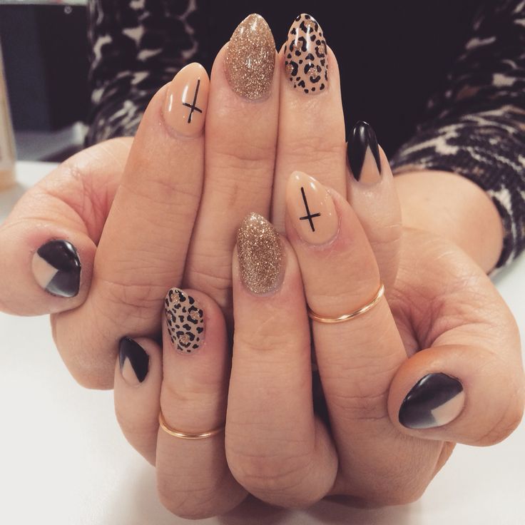 Neutral Nails Leopard, Black Nails With Cheetah Accent Nail, Clear Leopard Nails, Leopard Print Nail Tips, Almond Nail Art Ideas, Cheetah Nails Almond Shape, Dip Nail With Design, Cheetah Nails Summer, Shirt Coffin Nail Ideas