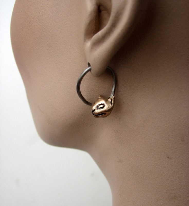 Cat hoop earings for stretched piercings. Cats sculptured in bronze with 14 gauge ear wire in surgical 316L steel submerged inside. Super durable and quite unique. MADE ON DEMAND, takes me up to 7 workdays to complete. If you prefer the other side of the food chain;) https://www.etsy.com/listing/122720201/14-gauged-earrings-bird-claws? My other cat items: https://www.etsy.com/shop/AnnaSiivonen/search?search_query=Cat&order=date_desc&view_type=gallery&ref=shop_search Earring Hole, Plug Earrings, Heavy Earrings, Cat Items, Food Chain, Gauged Earrings, Ear Gauges, Plugs Earrings, Gauges Plugs