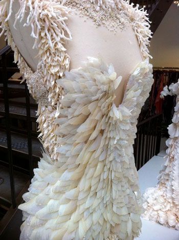 Alexander McQueen Leaf Inspired Fashion, Mermaid Closet, Breathe Underwater, Fashion Haute Couture, Coral Fashion, Embroidery Jacket, Savage Beauty, Kampot, Moncler Jacket