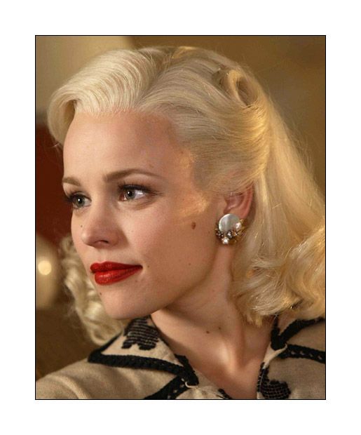 A Platinum Hit, It's About Time: Rachel McAdams Through the Years - (Page 13) Rachel Mcadams Hair, Cabelo Pin Up, 40s Hairstyles, 50s Hairstyles, 1940s Hairstyles, Rockabilly Hair, Pin Up Hair, בר מצווה, Rachel Mcadams