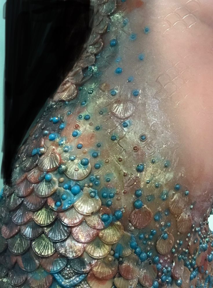 the back of a woman's dress with shells on it