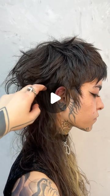 Different Types Of Mullets, Mullet Balayage, Haircut Mullet Women, Short Front Long Back Hair, Short In The Front Long In The Back Hair, Mulette Haircut Woman, Harajuku Haircut, Styling Mullet, Fairy Haircut Short