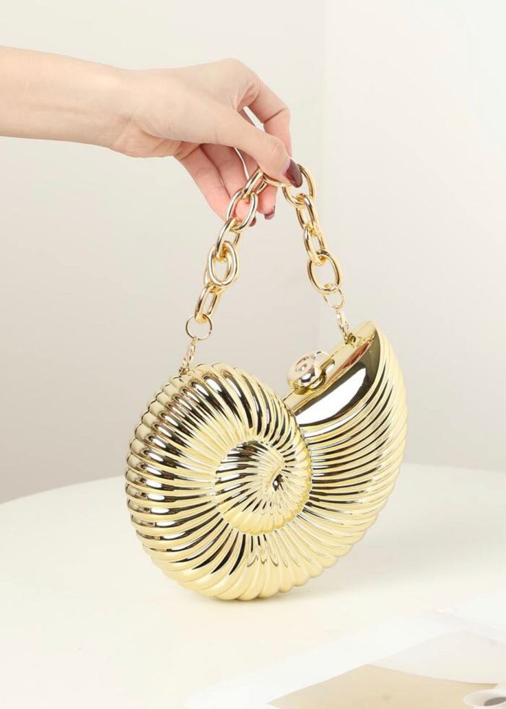 Conch Shell Shaped Acrylic Clutch Bag – La Fraise Fashion Acrylic Clutch, Clutches For Women, Gold Bag, Novelty Bags, Conch Shell, Evening Clutch Bag, Evening Clutch, Bird In Bag, Conch