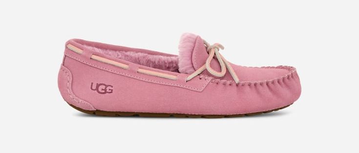 Aw, The Dakota. It's one of our most loyal, cozy, and Classic slippers for women at UGG®. And we're darn proud of her because she's at the top of our icons list. And those leather laces are everything! If we asked you to close your eyes and imagine the best slipper to take on that rustic cabin weekend you're planning, wouldn't you visualize our women's Dakota Slipper? I mean we would, but maybe it's also that soft UGG®plush and molded outsole that easily travels that gets us. Or perhaps the wate Pink Ugg Slippers, Cabin Weekend, Ugg Slippers Women, Pink Uggs, Best Slippers, Classic Slippers, Clogs Style, Soft Slippers, Suede Slippers