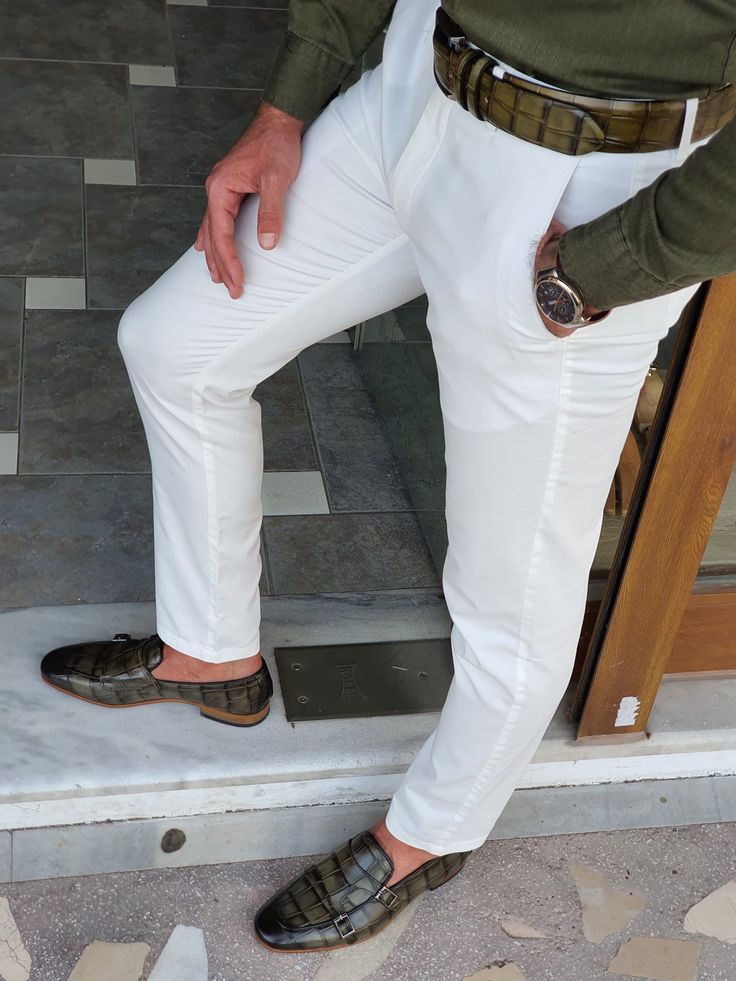 🔥 NEW COLLECTİON Collection : SPRİNG / SUMMER 21 Product : Slim-fit Special production side pocket cotton pants whiteColor code : WHİTE Available Size : 30-31-32-33-34-36-38 Pants material : %97 Cotton , %3 lycra Machine washable : Yes Washing instructions : Wash separately to washFitting : Slim-fit Package included : Pants Cuban Outfit, Stylish Outfits For Men, Summer Casual Men, White Cotton Pants, White Pants Outfit, Mens Summer Outfits, Casual Outfit Inspiration, Lil Sis, Best Mens Fashion