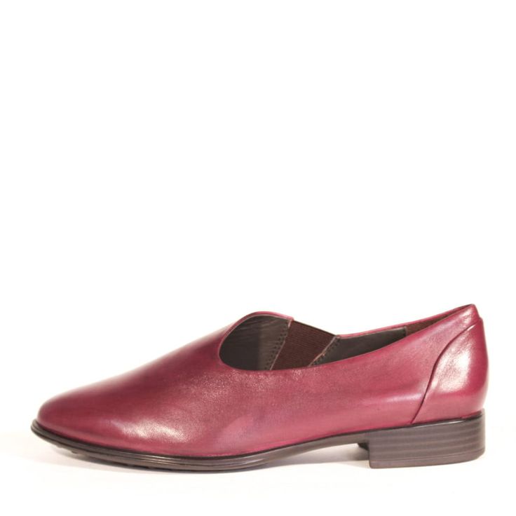 Sleek, chic, and comfortable is the motto of these DONEL slip-on leather loafer styled flats. Upper: Leather Office Slip-ons With Textured Sole And Almond Toe, Textured Sole Closed Toe Slip-ons For Office, Slip-on Loafers With Textured Sole And Flat Heel, Office Slip-ons With Rubber Sole, Business Casual Flat Slip-ons For Fall, Slip-on Flats With Leather Lining, Business Casual Slip-ons With Almond Toe And Stitched Sole, Business Casual Closed Toe Slip-ons With Leather Sole, Office Leather Slip-on Shoes With Leather Footbed