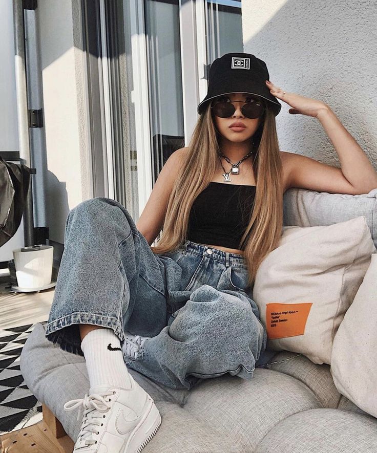 Skater Fashion, Sneaker Outfits, Mode Chanel, Photography Poses Women, Outfits With Hats, Streetwear Fashion Women, Mode Inspo, Tomboy Fashion, Teen Fashion Outfits