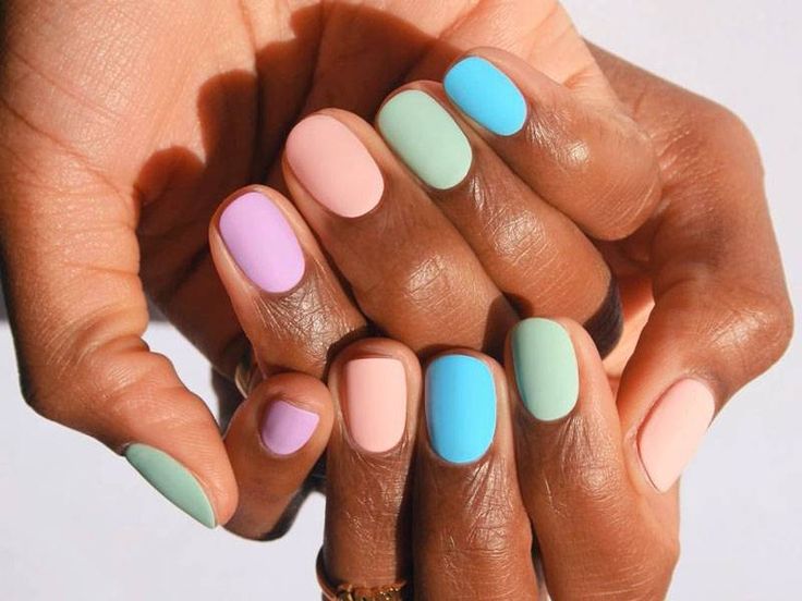 How to Rock a Different Color on Each Nail Skittle Mani, Bandana Nails, Boho Nails, Nail Stamper, Colors For Dark Skin, Matte Nails Design, Classic Nails, Gradient Nails, Pastel Nails