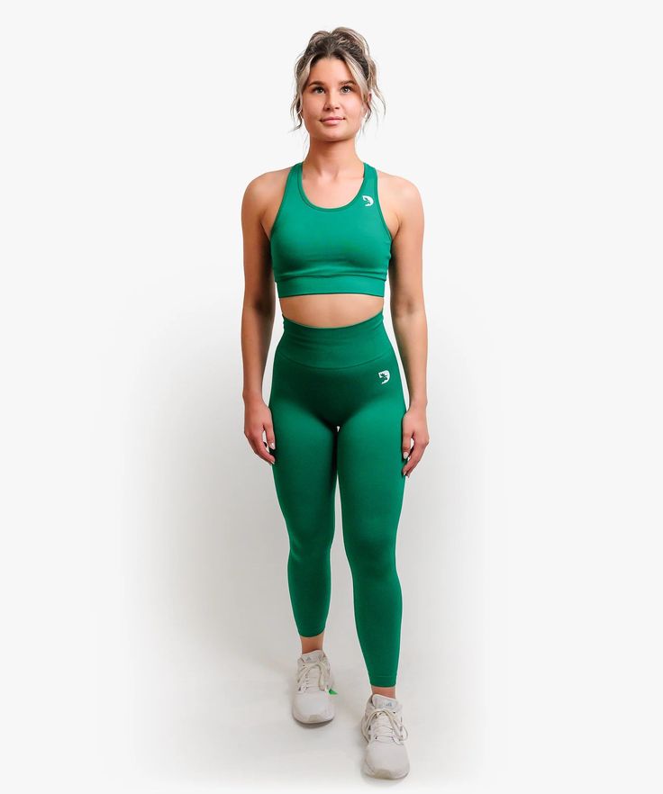 Stay comfortable and well-supported during your workouts with our Core Performance Sports Bra. Made from a blend of 88% nylon and 12% elastane, this gym and fit wear provides maximum comfort and flexibility, allowing you to achieve your fitness goals with ease. Knee Wraps, Wrist Wrap, Fitness Activities, Intense Workout, Five Star, Workout Wear, You Fitness, Weight Lifting, Fitness Goals