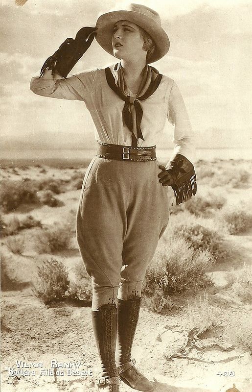 Vilma Banky, in silent era film wardrobe c. early 1920s. Reminds me of the Wildest Dreams music video (I'M PATHETIC I KNOW) Safari Outfit, Vintage Safari, Wilde Westen, Victorian Women, Old Fashion, Silent Film, 1920s Fashion, Jodhpur, Dieselpunk