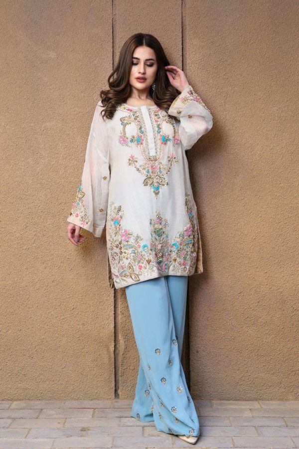 Trendy Outfits Indian, Pakistani Fashion Casual, Casual Indian Fashion, Desi Fashion Casual, Pakistani Fancy Dresses, Pakistani Dresses Casual, Salwar Kamiz, Modest Dresses Casual, Fancy Dresses Long