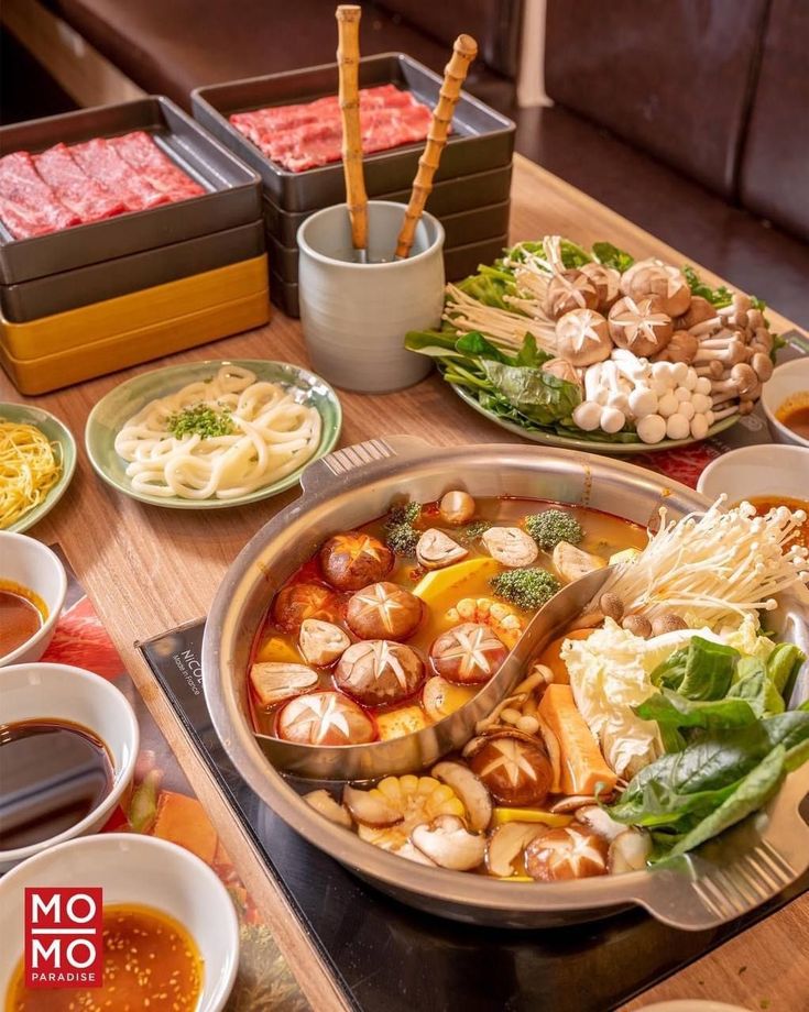 Momo paradise hotpot Hotpot Japanese, Hotpot Photography, Japanese Shabu Shabu, Japanese Sukiyaki, Asian Hot Pot Recipe, Japanese Hotpot, Shabu Shabu Recipe, Chinese Hotpot, Hot Pot Recipe