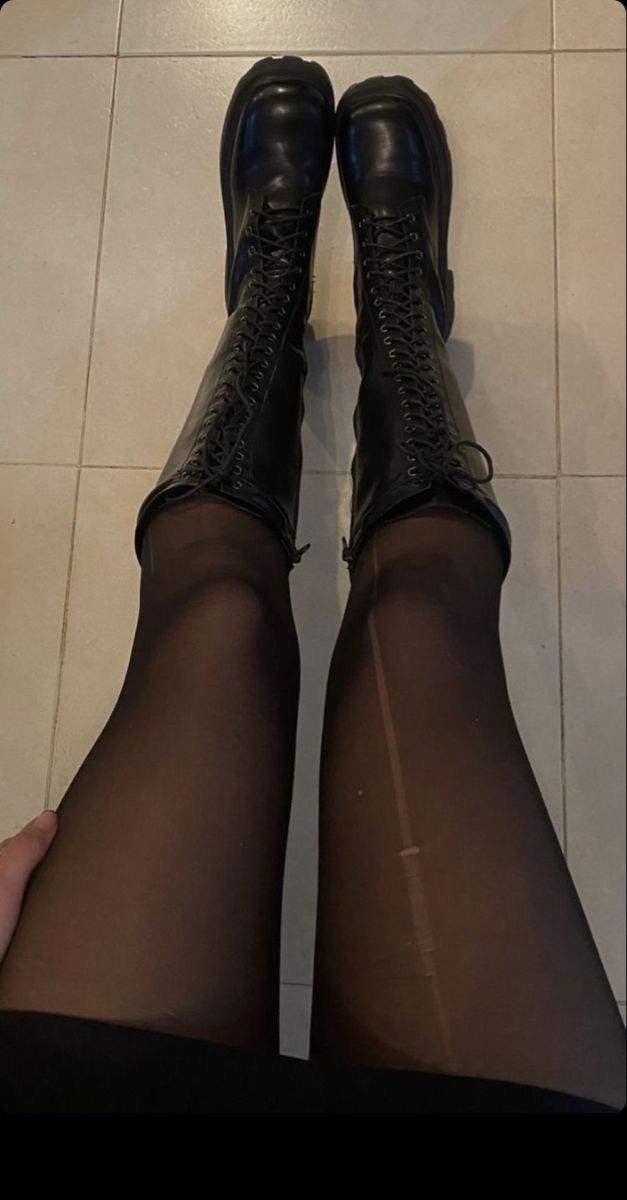 Legs Aesthetic, Baby Boomer, Wearing Black, Fitness Inspo, Ideas Style, Home Ideas, Fashion Inspo Outfits, Me Too Shoes, Black Shoes