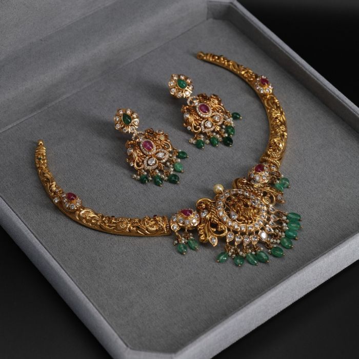 Buy Necklaces Online | Regal Mayuri Kanti Set from Indeevari Gold Kanti Designs, Kante Model Necklace, Gold Kante Necklace Designs, Kante Indian Jewellery, Small Choker Necklace Indian Gold, Kante Necklace Designs, Neck Sets Jewellery Gold, Kanti Necklace Designs Gold, Small Necklace Gold Indian