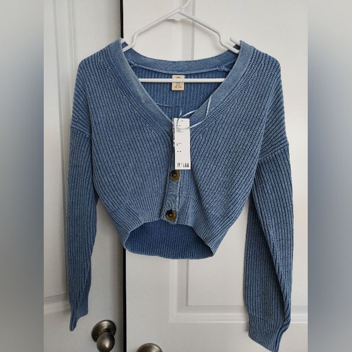 Beautiful Blue Cropped Sweater. Thick. Runs Roomy. Casual Winter Crop Top, Casual Blue Sweater For Day Out, Casual Blue Crop Top For Fall, Blue Tops For Winter Day Out, Urban Outfitters Blue Winter Tops, Blue Cotton Crop Top For Fall, Blue Urban Outfitters Top For Fall, Blue Long Sleeve Outerwear From Urban Outfitters, Blue Long Sleeve Outerwear By Urban Outfitters