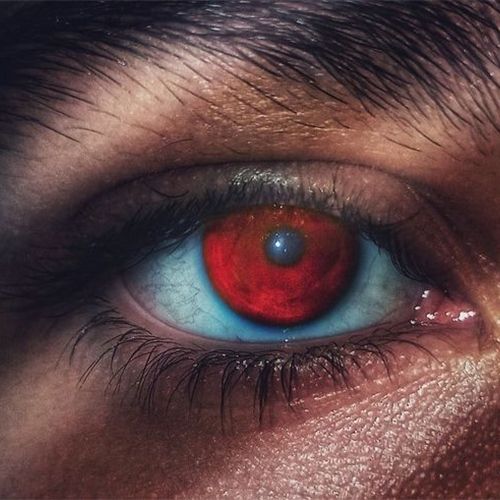 A male model with dark red eyes. Cregan Stark, Vampire Eyes, Iris Eye, The Boogeyman, Male Eyes, Aesthetic Eyes, Fantasy Aesthetic, + Core + Aesthetic, Red Eyes