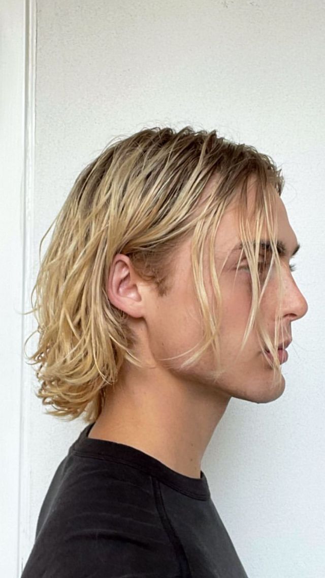 Shoulder Length Hair Men, Bleached Hair Men, Surfer Hair, Long Blond, Straight Blonde Hair, 90s Hairstyles, Mid Length Hair, Bleached Hair, Long Straight Hair