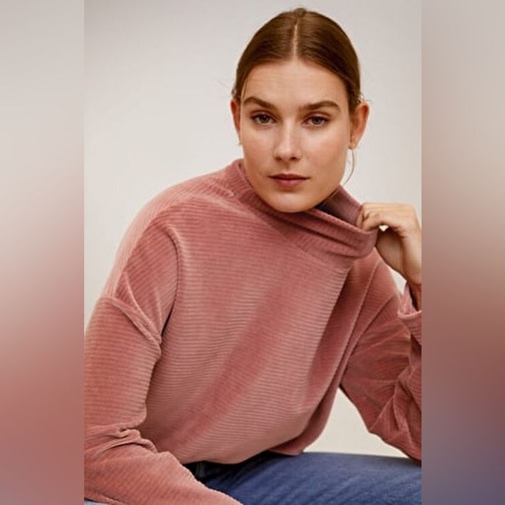 Mango Pink Sweatshirt In Corduroy Style. Brand New With Tags. Size: Small Trendy Corduroy Tops For Winter, Winter Corduroy Tops, Trendy Relaxed Fit Corduroy Top, Trendy Corduroy Tops For Fall, Corduroy Sweater, Pink Corduroy, Mango Outlet, Mango Tops, Pink Sweatshirt