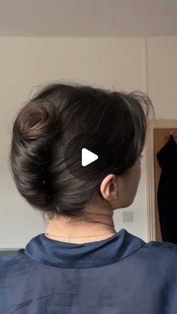 French Twist Updo Tutorial Long Hair, How To Do A French Twist On Yourself, French Twist On Short Hair, How To Do French Twist, French Updo Twist, How To French Twist Hair, French Twist Updo Short Hair, Short Hair French Twist, Easy French Twist Medium Hair