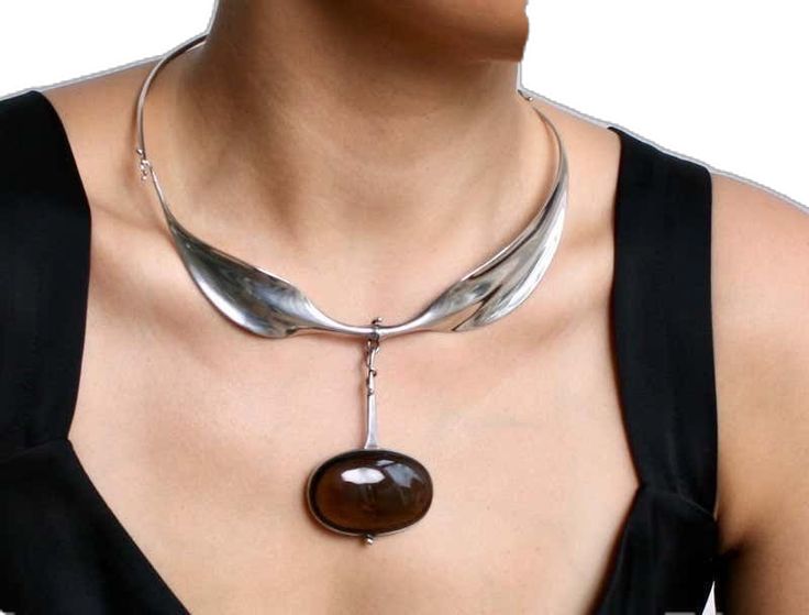 Vivianna Torun Bülow-hübe, Georg Jensen Jewelry, Georg Jensen Silver, Silver Necklace Designs, Neck Ring, Modernist Jewelry, Dope Jewelry, Necklace Design, Funky Jewelry