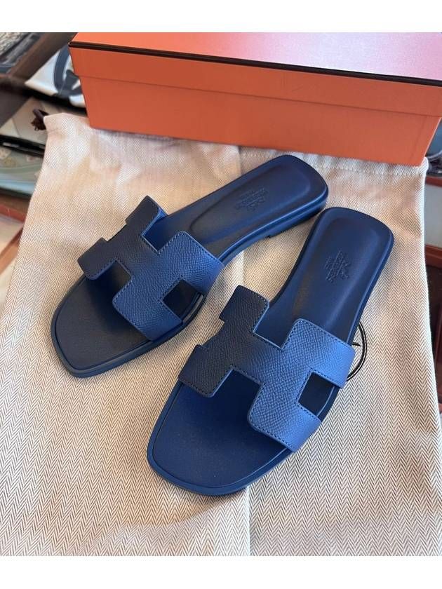 Gender: Women Brand: HERMES Product Name: Oran Sandals Absong Blue Blue Bags Alora Code: 84771666 Origin: Italy Designer Style ID H202272Z 7Q Jane Birkin Aesthetic, Hermes Slippers, Sandals Outfit Summer, Hermes Sandals, Hermes Oran Sandals, Blue Code, Trendy Mom Outfits, Trendy Mom, Sandals Outfit