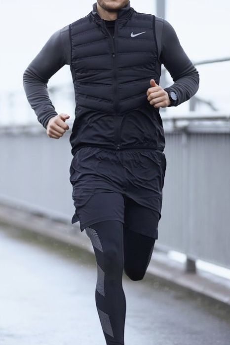 Running Style Mens, Runner Outfit Man, Winter Gym Outfit Men, Running Jacket Outfit, Nike Gym Outfit, Training Outfit Men, Black Workout Clothes, Bike Riding Outfit, Winter Running Outfit