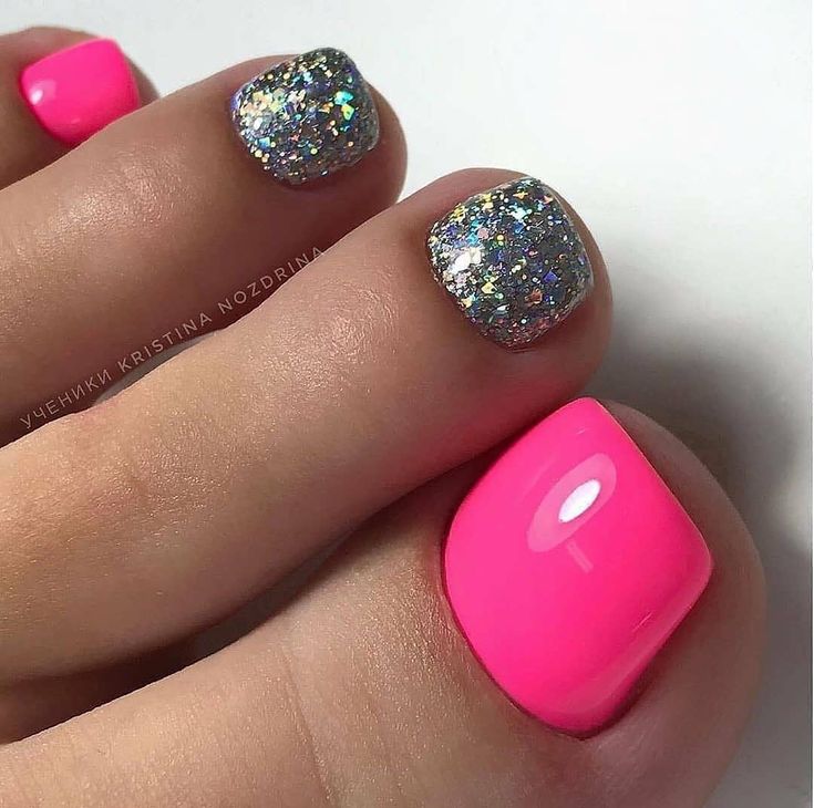 Sparkle Pedicure, Nails Pies, Pink Toe Nails, Feet Nail Design, Pedicure Designs Toenails, Gel Toe Nails, Toe Nail Color, Pretty Toe Nails, Summer Toe Nails