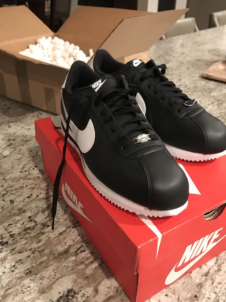 Cortez Sneakers, Cortez Shoes, Gang Culture, Gentleman Aesthetic, Shoe Ideas, Hype Shoes, Puff And Pass, Nike Cortez, Nike Cortez Sneaker