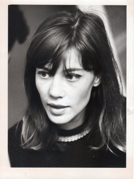 francoise hardy 〰 (b. paris I944) auteur compositrice-interprète chanteuse, elle débute dans le monde musical à I8 ans (french singer) haircut portrait Isabelle Adjani, Francoise Hardy, Super Hair, Hair Affair, Looks Street Style, Hair Envy, French Girl, Looks Style, Trendy Hairstyles